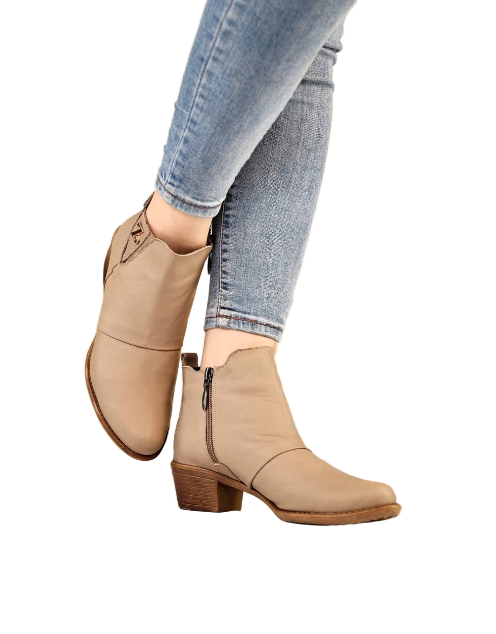 حذاء كعب جلد