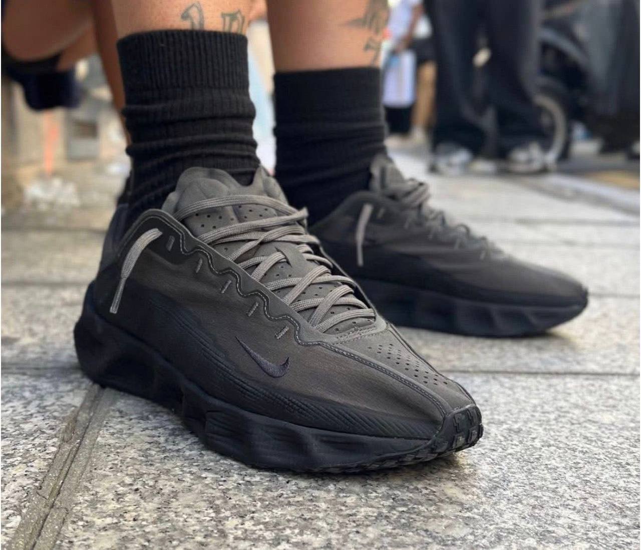 NIKE