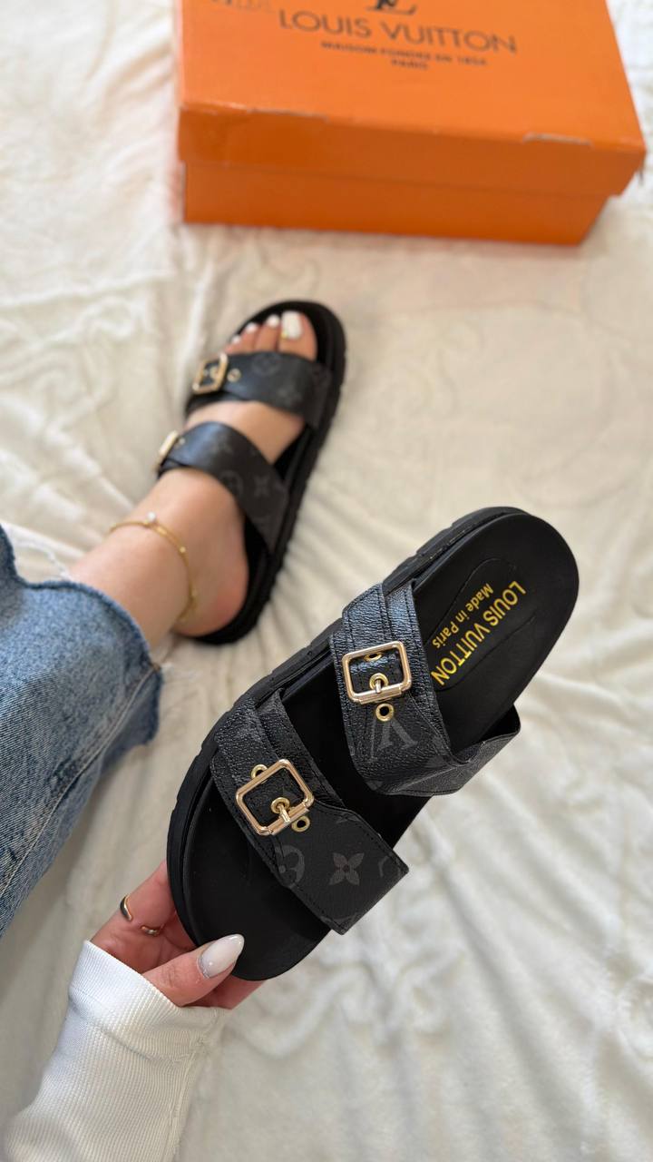 Louis Vuitton slippers